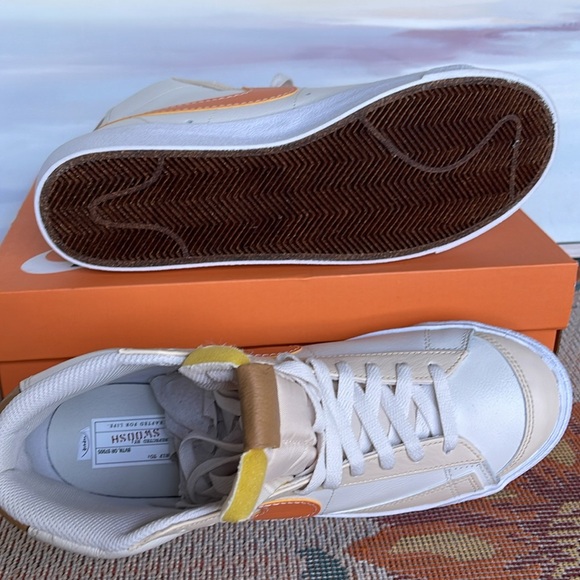 Nike Men’s Blazer Mid '77 EMB
Phantom/Pearl White/ Elemental Gold/Hot Curry - Picture 5 of 16